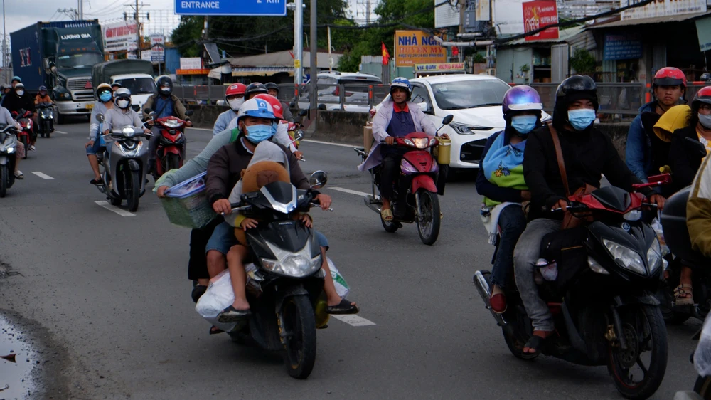 Giao thông cửa ngõ TP.HCM sau kì nghỉ Lễ đang ‘nóng dần’