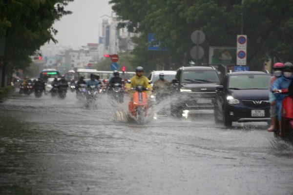 Thời tiết TP HCM và Nam Bộ có mưa to và gió giật mạnh