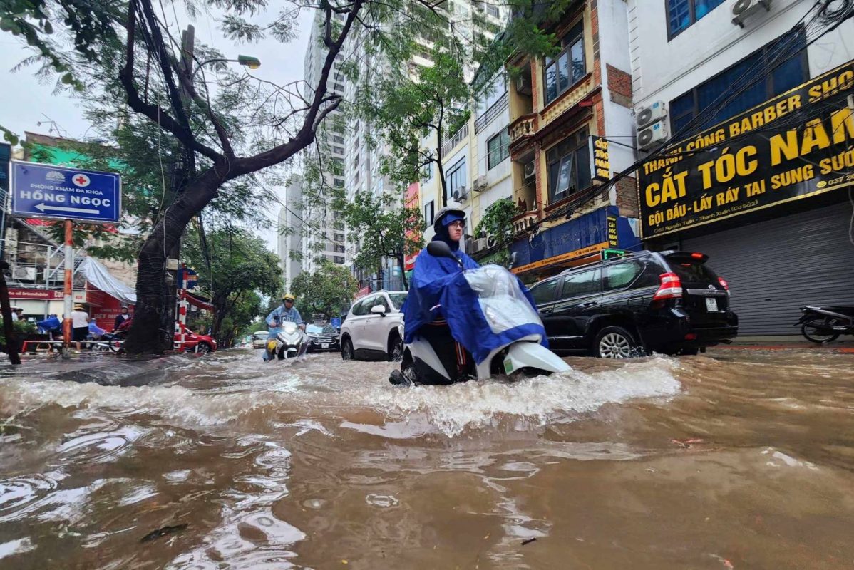 Ngập trên đường Nguyễn Tuân