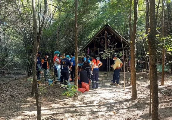 Cảnh sát khám nghiệm các xác ướp được tìm thấy quanh Tu viện Siri Chan Forest.