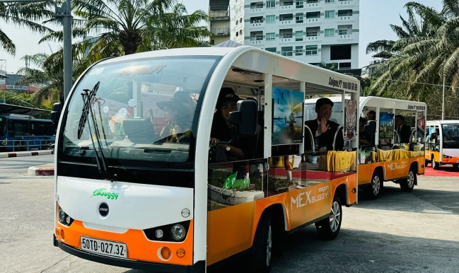 Ôtô điện loại 8 chỗ dự kiến kết nối các ga ngầm metro.